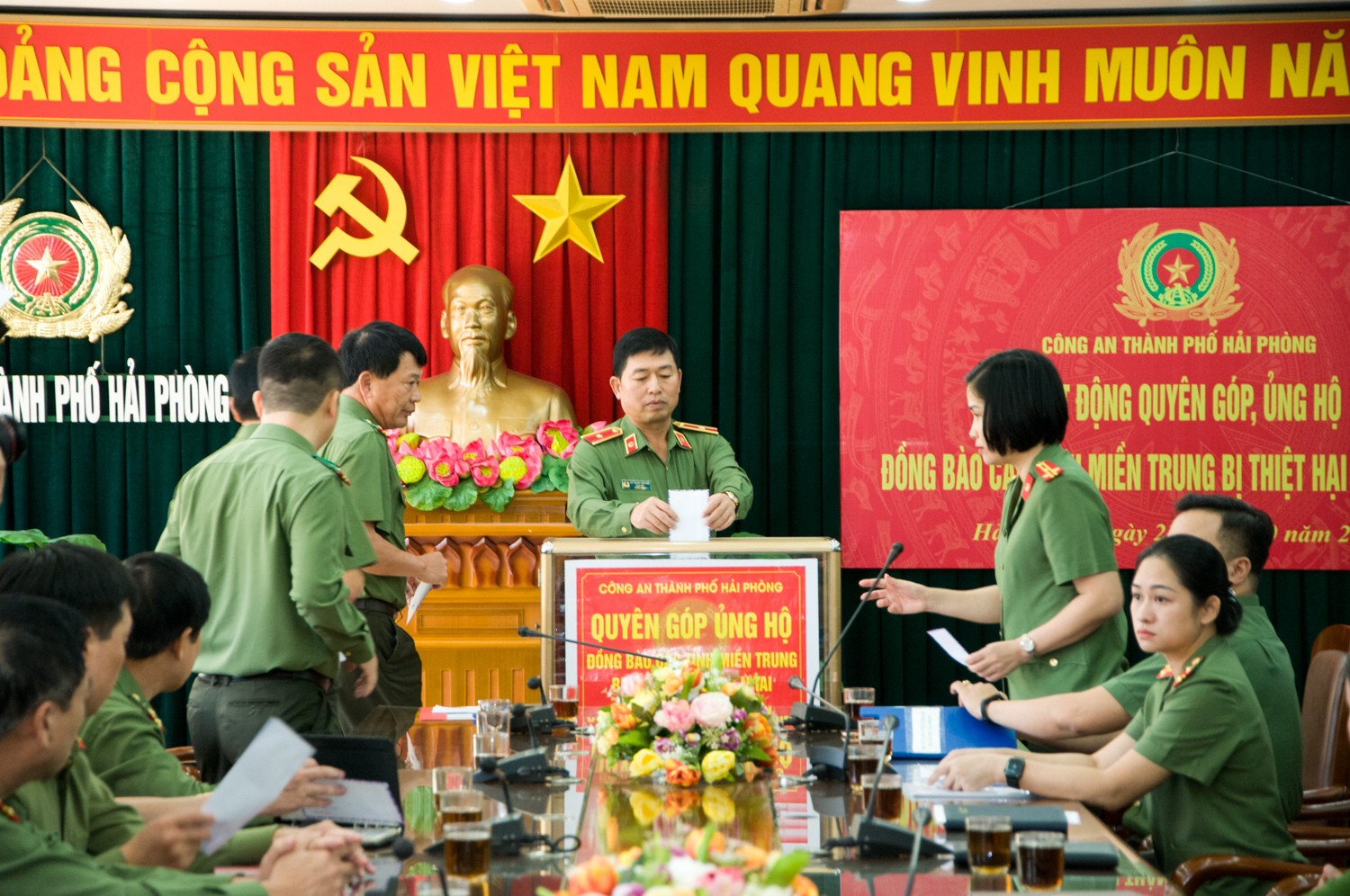 Phát động quyên góp ủng hộ đồng bào miền Trung bị thiệt hại do thiên tai